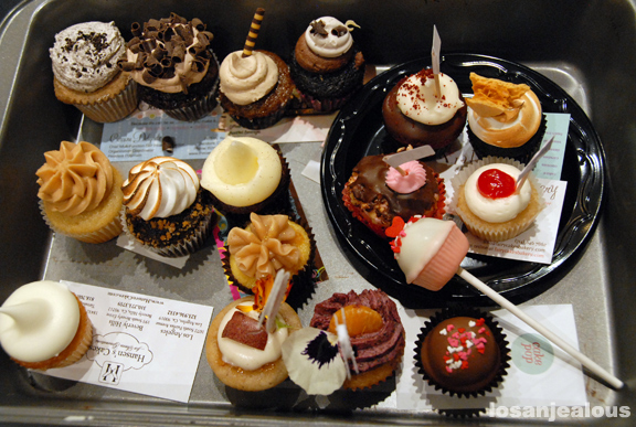 2011 Cupcake Challenge--A Cupcake-by-Cupcake Analysis of All 32 Entries