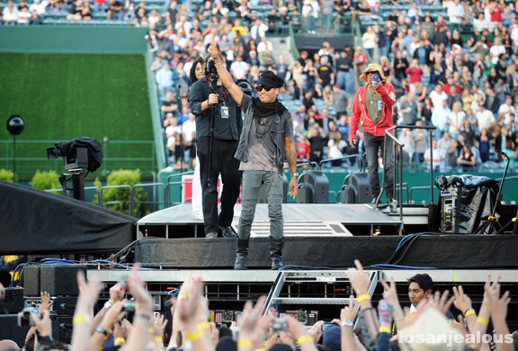 Photos: Lenny Kravitz @ Angel Stadium, June 18, 2011